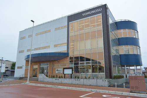 ５日に開館する久慈駅前の「よむのす」