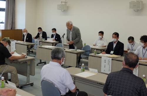 あいさつする大井誠治本部長＝２６日、洋野町役場種市庁舎