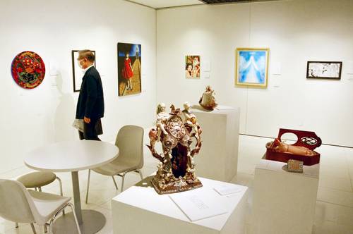 渋谷で開かれている特別企画展。イラストだけでなく陶芸などの立体作品も