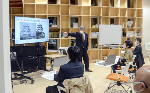 斗南藩の歴史などを紹介する三浦順一郎さん